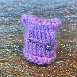 Pussy hat lapel pin